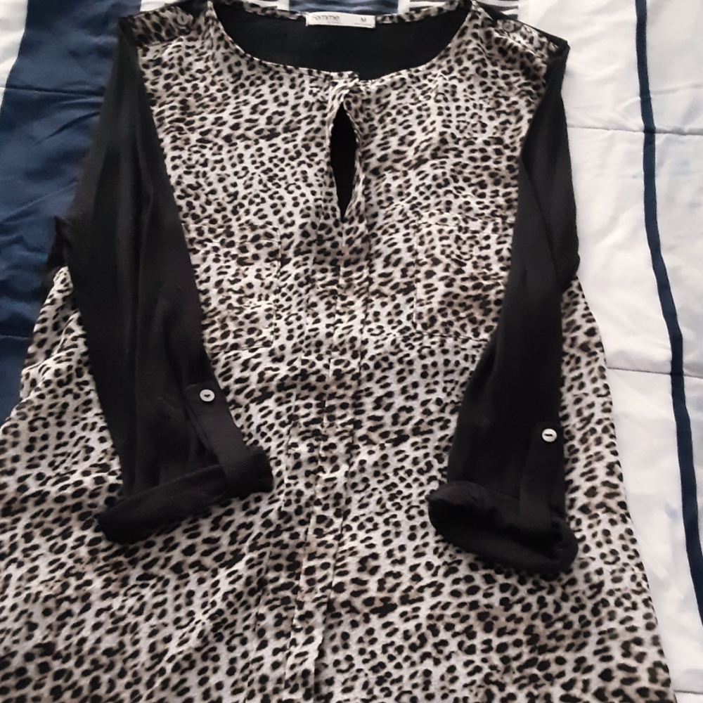 Casual woman blouse, long sleeves, animal print, size M